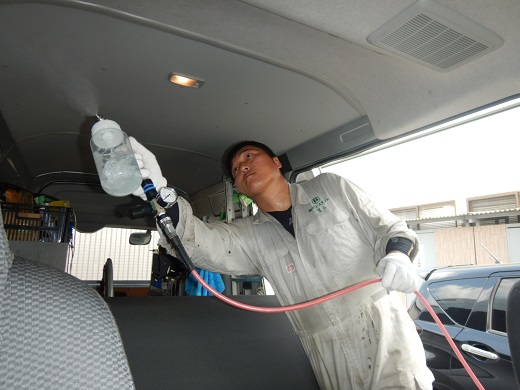 8月5日　業務車両に施工